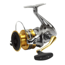 Molinete de pesca metálico prateado e dourado, equipamento esportivo disponível na loja Canoeiros em Palmas Tocantins.